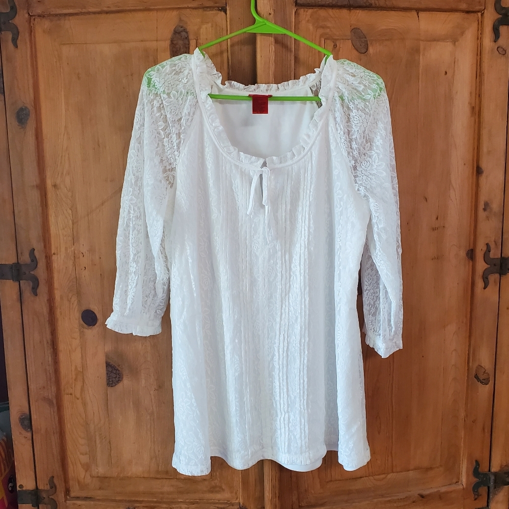 V Christina white top - lacey